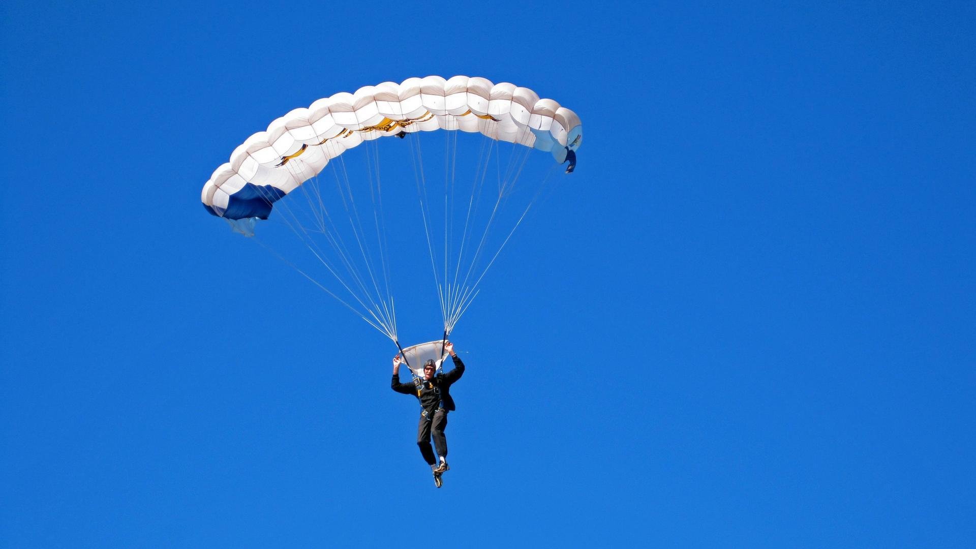 冠军球队球员家庭探访活动：点燃社区温情的火焰